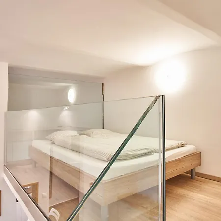 V27 | Hostaid * Budapest